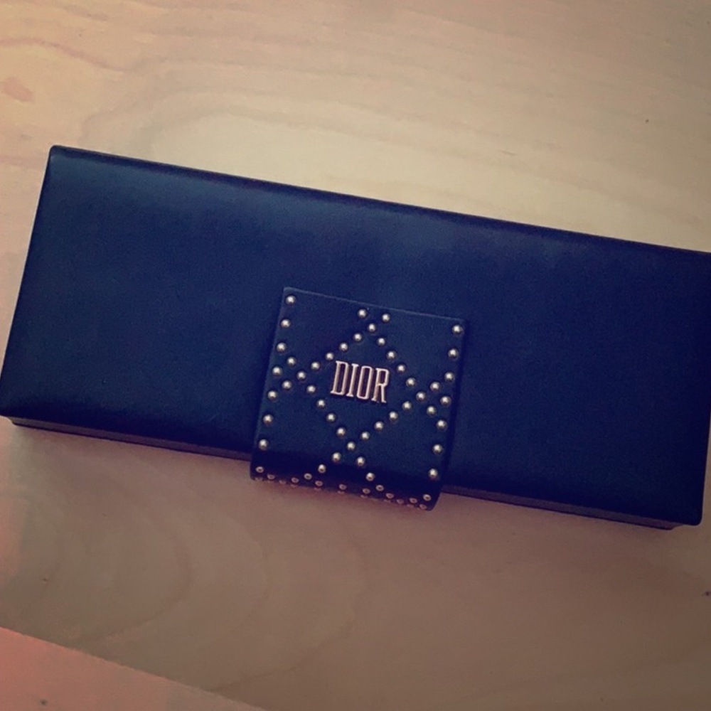 Door makeup case